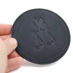 Кожаный подстаканник - бирдекель, подставка под кружку c тиснением "весы"